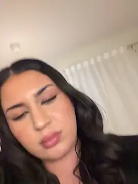 Yasmine-blue's Live XXX Chat