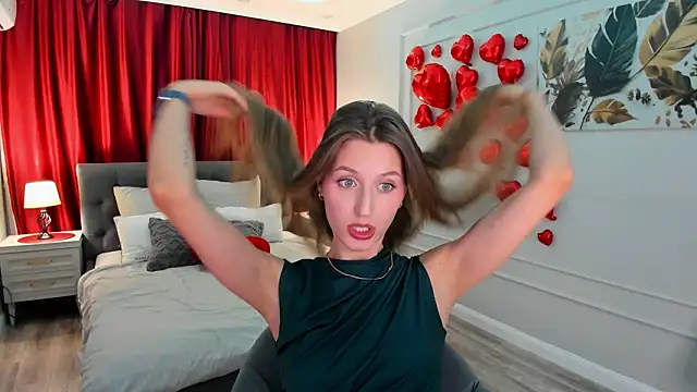 NaturalBeaty's Live XXX Chat