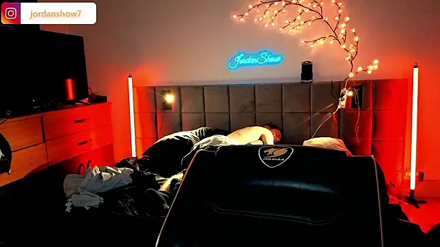 JordanShow live XXX chat