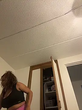 lauraltt 即時 XXX 聊天