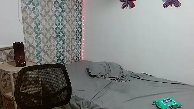 Emilybateee's Live XXX Chat