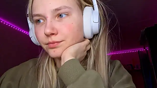 Онлайн чат XXX KarinRobertson