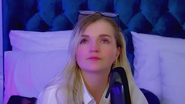 AnnyRaii Chat XXX in diretta