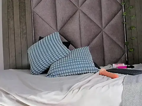 Pertunjukan Kamera Web SamanthaSky__