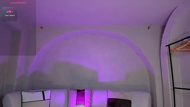 NiaHolland 现场XXX聊天