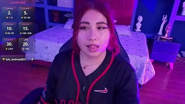 littlee_red élő XXX-chatje