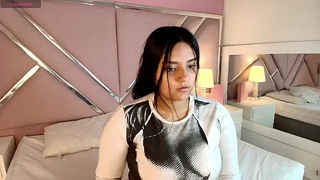 Nicollevsconttei Chat XXX live