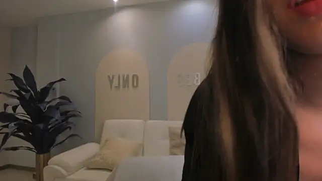 AliceHarper_ Adlı Modelin Canlı XXX Sohbeti