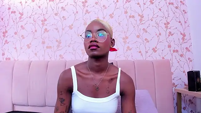 amber-hill Adlı Modelin Canlı XXX Sohbeti