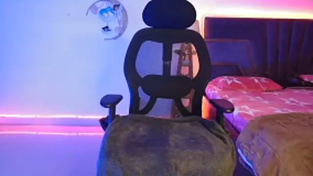 Pertunjukan Kamera Web Komalika24