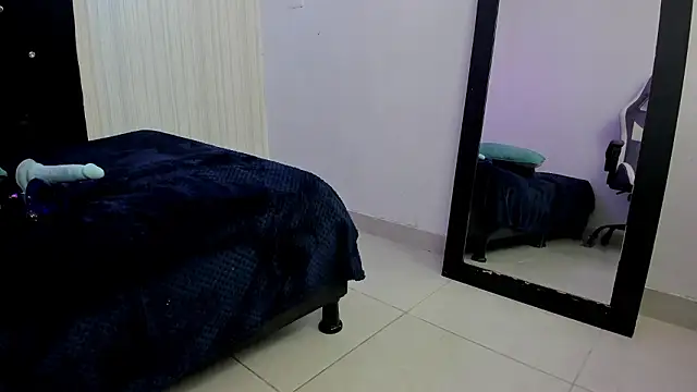 nicky_angel1 Adlı Modelin Canlı XXX Sohbeti