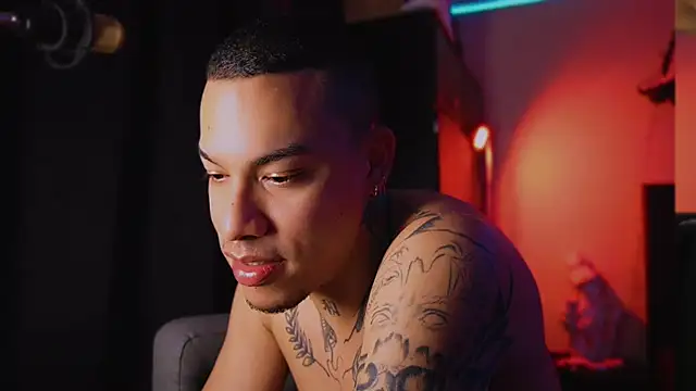 AlphaMasterXxx's Live XXX Chat