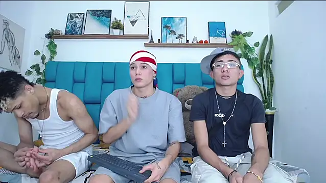 Hot_Boys_Latinos_X Adlı Modelin Canlı XXX Sohbeti