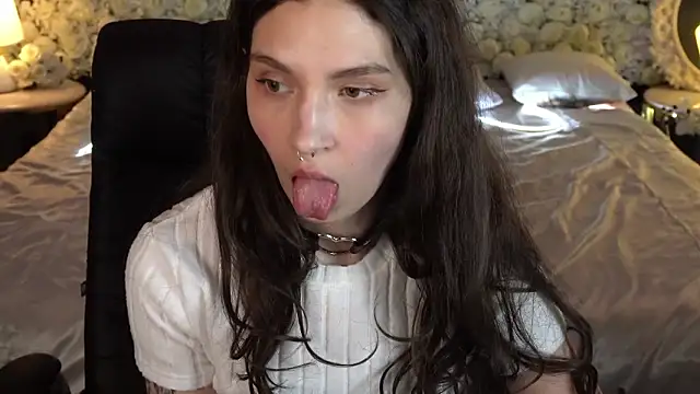 BabyFlowerr Adlı Modelin Canlı XXX Sohbeti