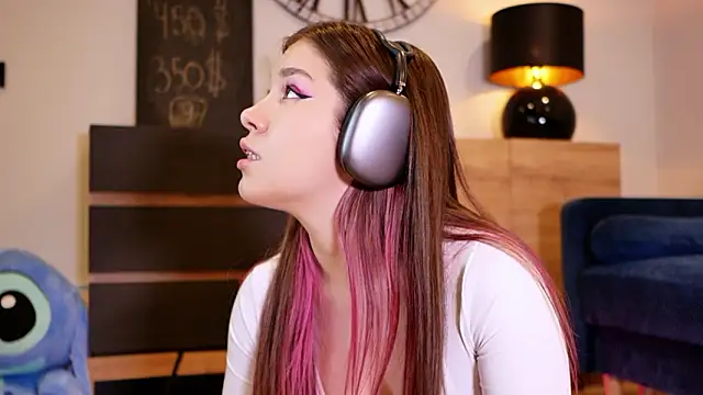 BellaBlush03's Live XXX Chat