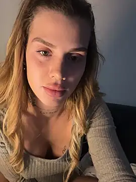 EmiliaCatalina 在線直播表演