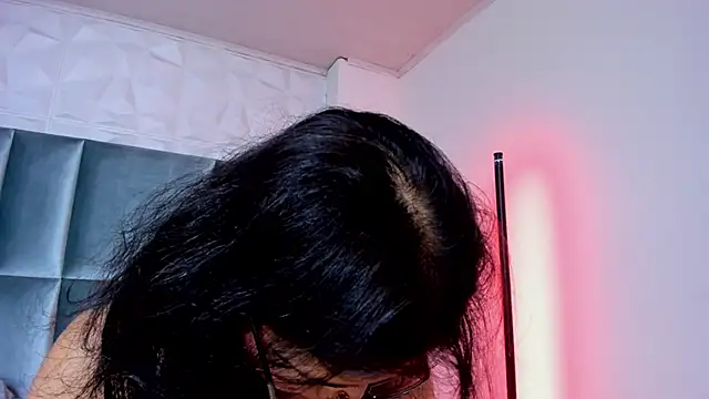 Czat XXX na żywo – HollyPeach