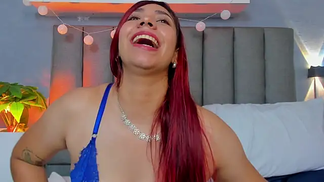 lia_violetta élő XXX-chatje