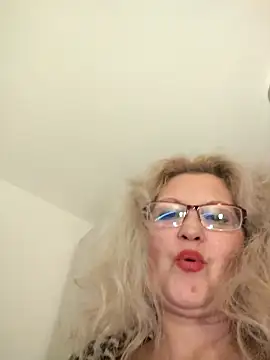 Divineblond Chat XXX in diretta