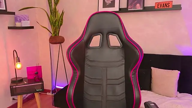 EmmyEvans1 Live XXX Chat