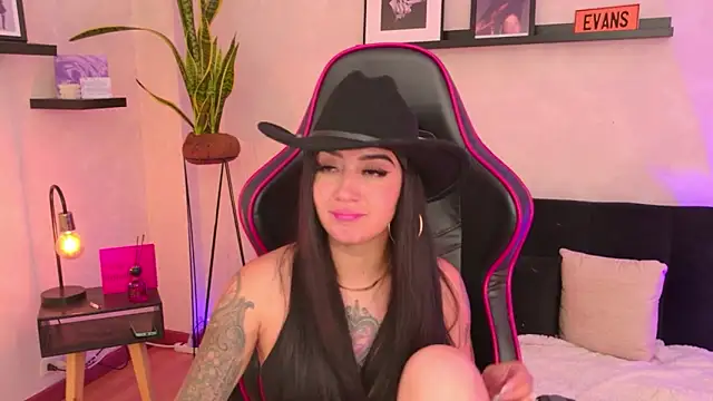 EmmyEvans1's Live XXX Chat