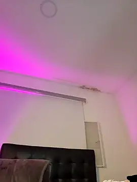 VickyHoult: онлайн-секс-чат