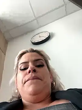 toomuchofafreak's Live XXX Chat