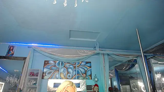 ADRIANNA_FOX 现场XXX聊天