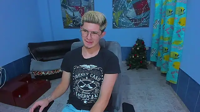 patrik_027 Adlı Modelin Canlı XXX Sohbeti