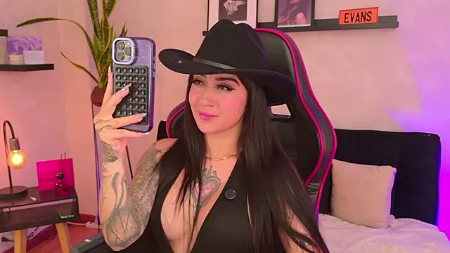 دردشة EmmyEvans1 الجنسية المباشرة