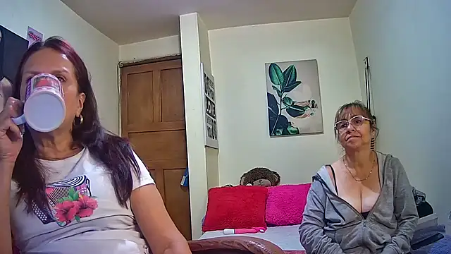 nicoltatiana_ élő XXX-chatje