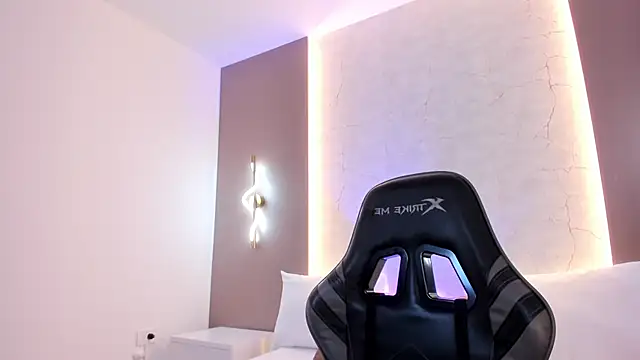 emily_tolson's Live XXX Chat