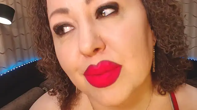 BustyKatty 即時 XXX 聊天