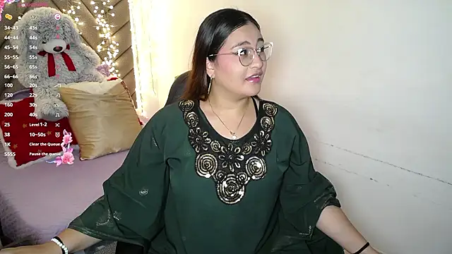 heluejamil's Live XXX Chat