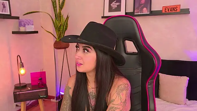 دردشة EmmyEvans1 الجنسية المباشرة