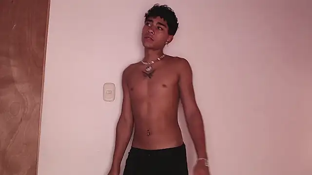 Mike_thomsonn: διαδικτυακό σόου στην κάμερα