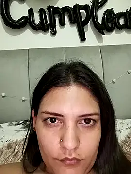 Chat XXX en directo de Mia_Hampton