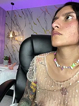 Scaarlettfox's Live XXX Chat