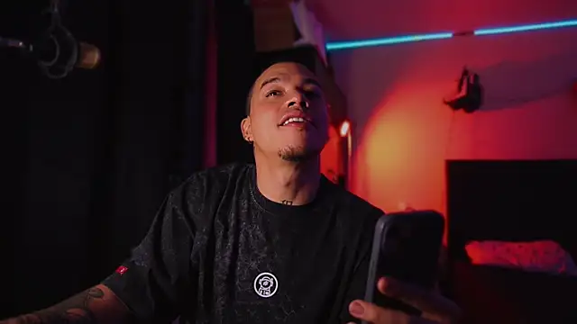 AlphaMasterXxxn Live XXX chat