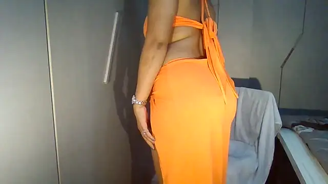 Yashika_Loves Adlı Modelin Canlı XXX Sohbeti