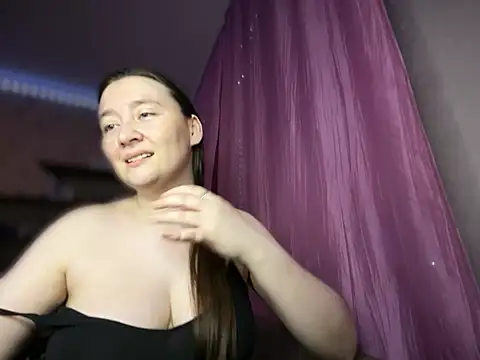 Chatroom XXX en direct de MimiYolaVi