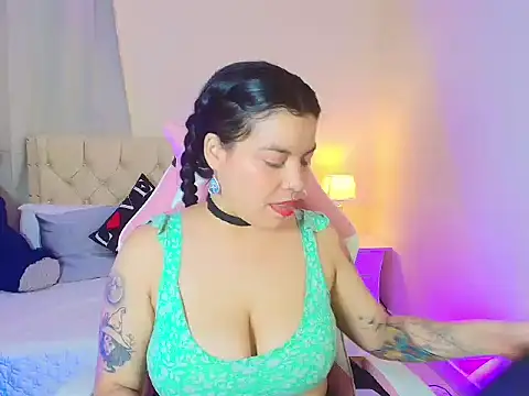 Chatroom XXX en direct de LillithRoses_