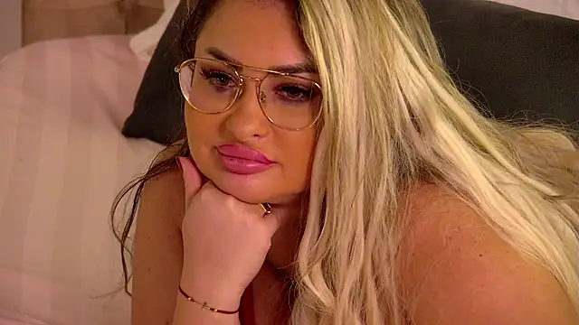 Chatroom XXX en direct de Denisse_Perry