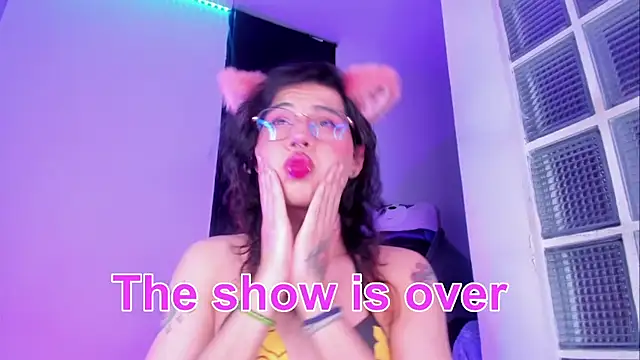 XXX chat uživo modela Sweet-SharoKitty