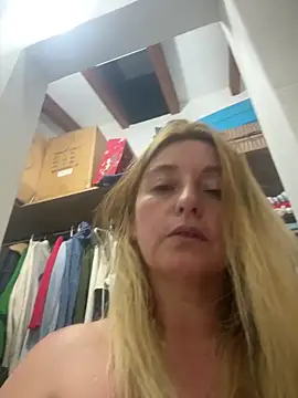 moniquerainx: διαδικτυακό σόου στην κάμερα