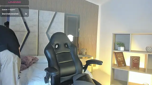 دردشة LiamDeep الجنسية المباشرة