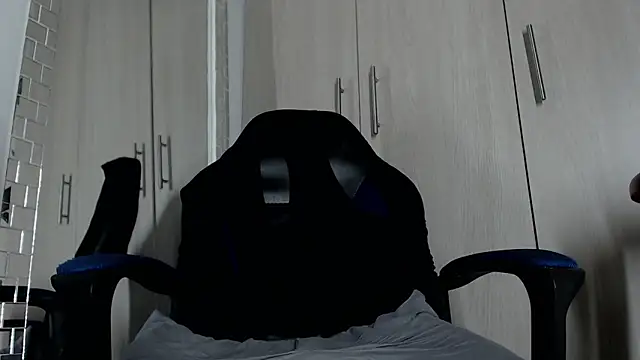 Nash_fit18 élő XXX-chatje