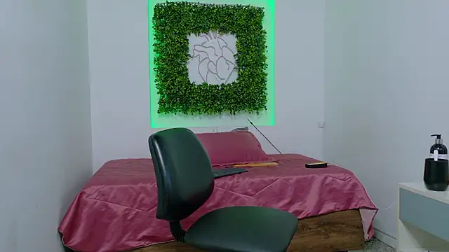 KaelSwitch Adlı Modelin Canlı XXX Sohbeti