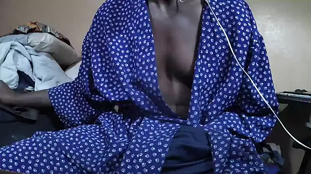 EYEzIAM's Webcam Show