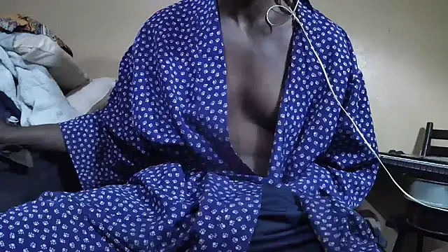 EYEzIAM's Webcam Show